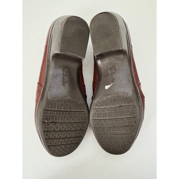 CLARKS Womens 8.5 Slip-On Heels  Brown Leather Comfort Low Heel Work Shoes - Picture 8 of 9
